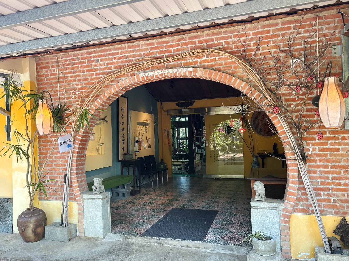 遙望山景好風光 x 景美菜也美｜五星級有機怡明茶園的創意客家與特色茶料理 by豬圈圈樂活趣