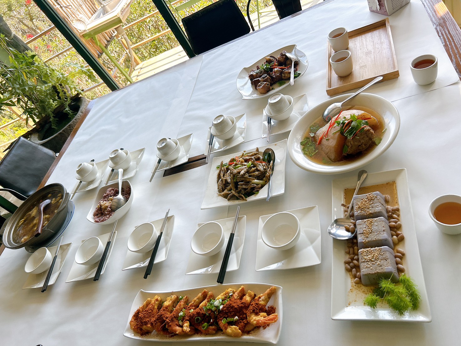 遙望山景好風光 x 景美菜也美｜五星級有機怡明茶園的創意客家與特色茶料理 by豬圈圈樂活趣