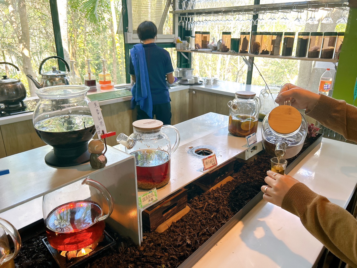 遙望山景好風光 x 景美菜也美｜五星級有機怡明茶園的創意客家與特色茶料理 by豬圈圈樂活趣