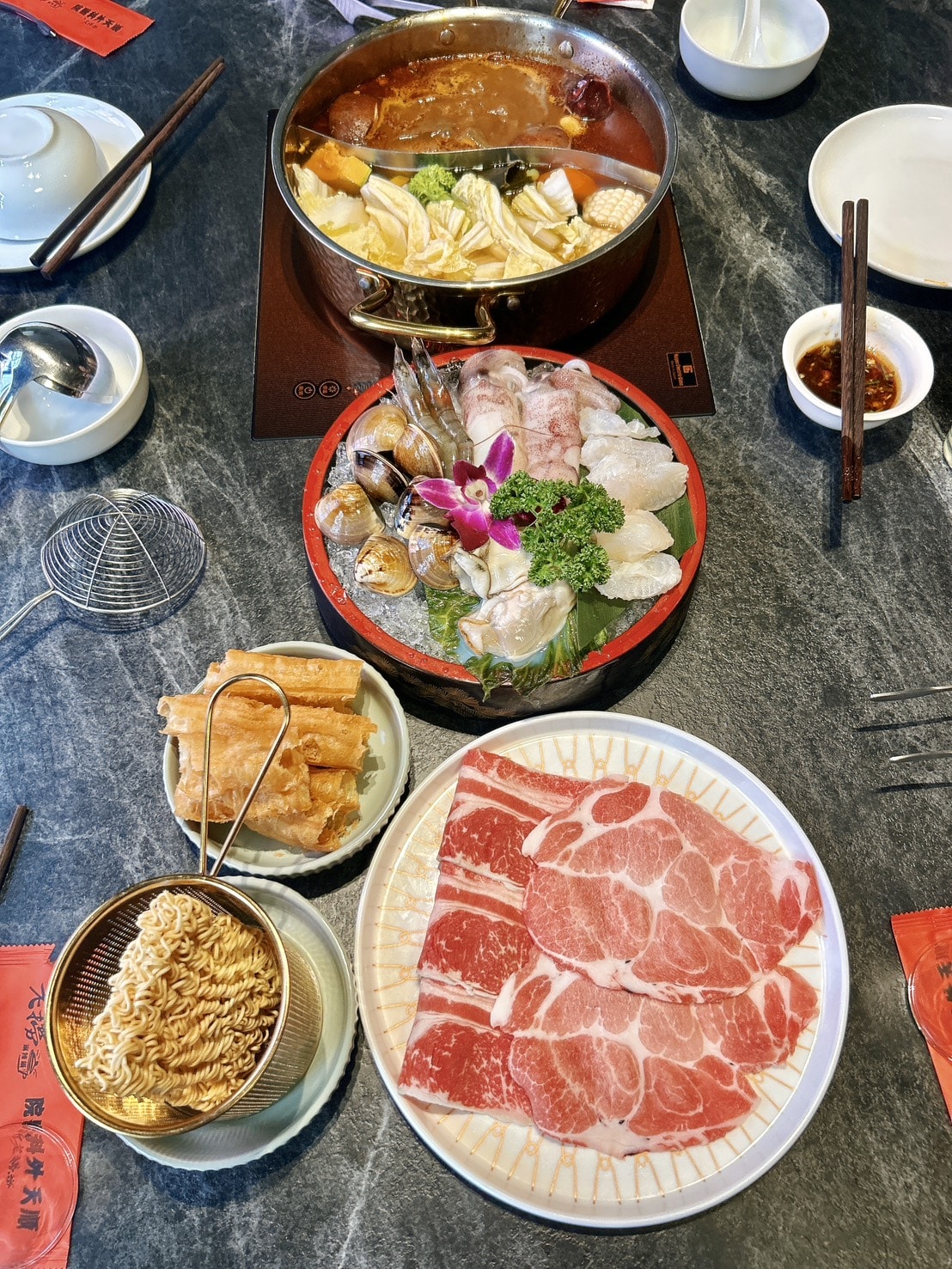 台北大稻埕美食 | 百年老宅大啖麻辣鍋 ! 老撈麻辣火鍋2店 X 順天外科醫院 by 豬圈圈樂活趣 - 第24張圖 台北大稻埕美食 | 百年老宅大啖麻辣鍋 ! 老撈麻辣火鍋2店 X 順天外科醫院 by 豬圈圈樂活趣