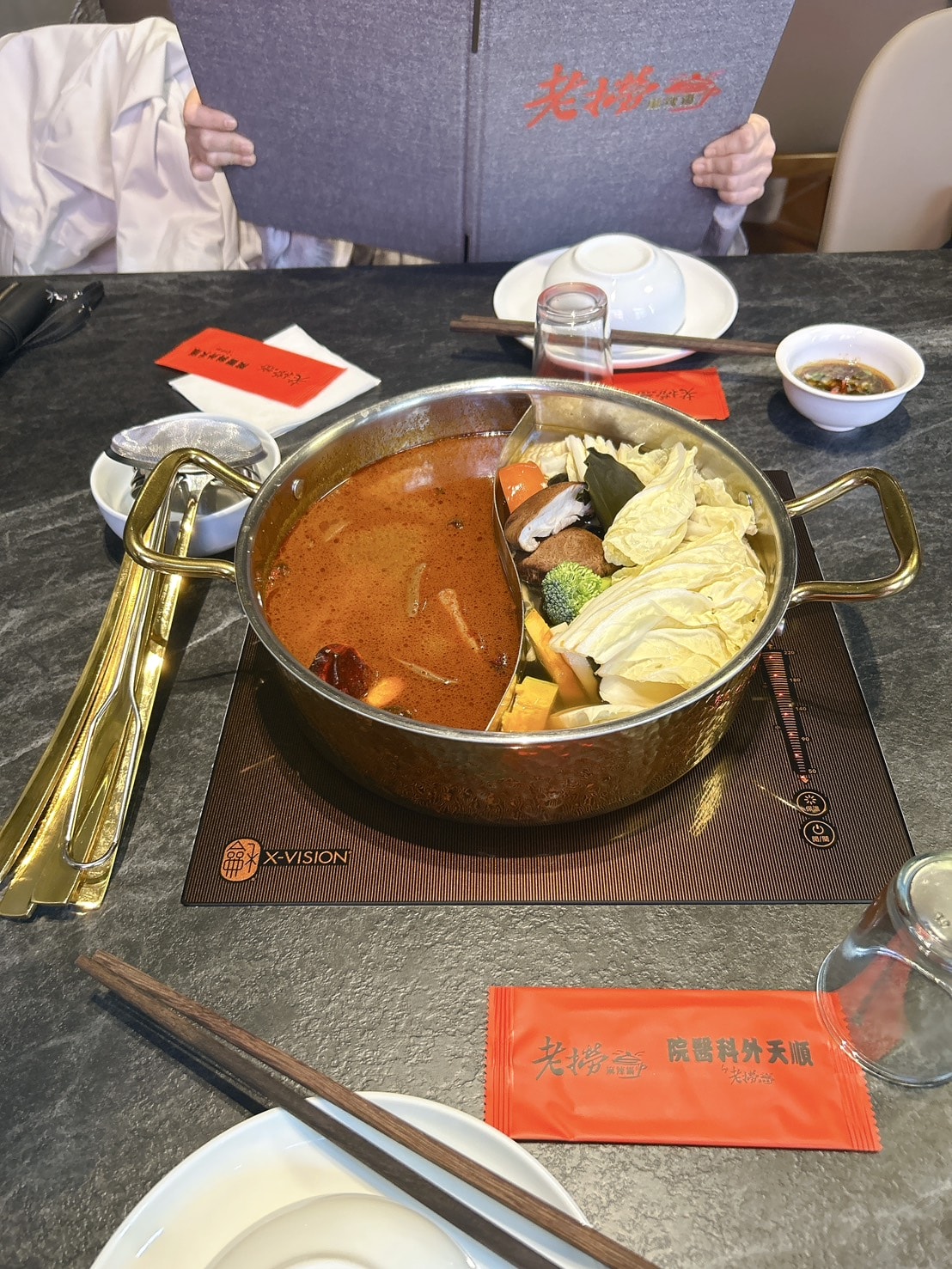 台北大稻埕美食 | 百年老宅大啖麻辣鍋 ! 老撈麻辣火鍋2店 X 順天外科醫院 by 豬圈圈樂活趣 - 第16張圖 台北大稻埕美食 | 百年老宅大啖麻辣鍋 ! 老撈麻辣火鍋2店 X 順天外科醫院 by 豬圈圈樂活趣