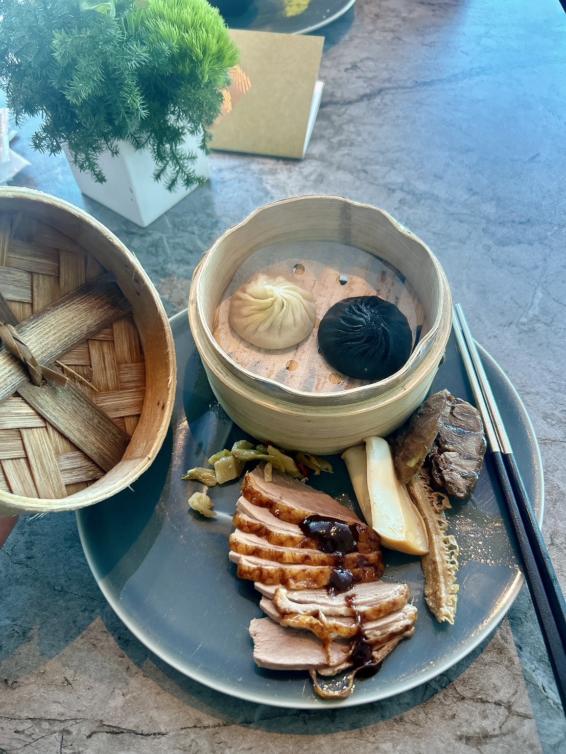 2026台灣Buffet界天花板「饗 A Joy」美食攻略資訊。從台灣各地到世界馳名的珍饈，台北101高空86樓饗探索！from 豬圈圈樂活趣